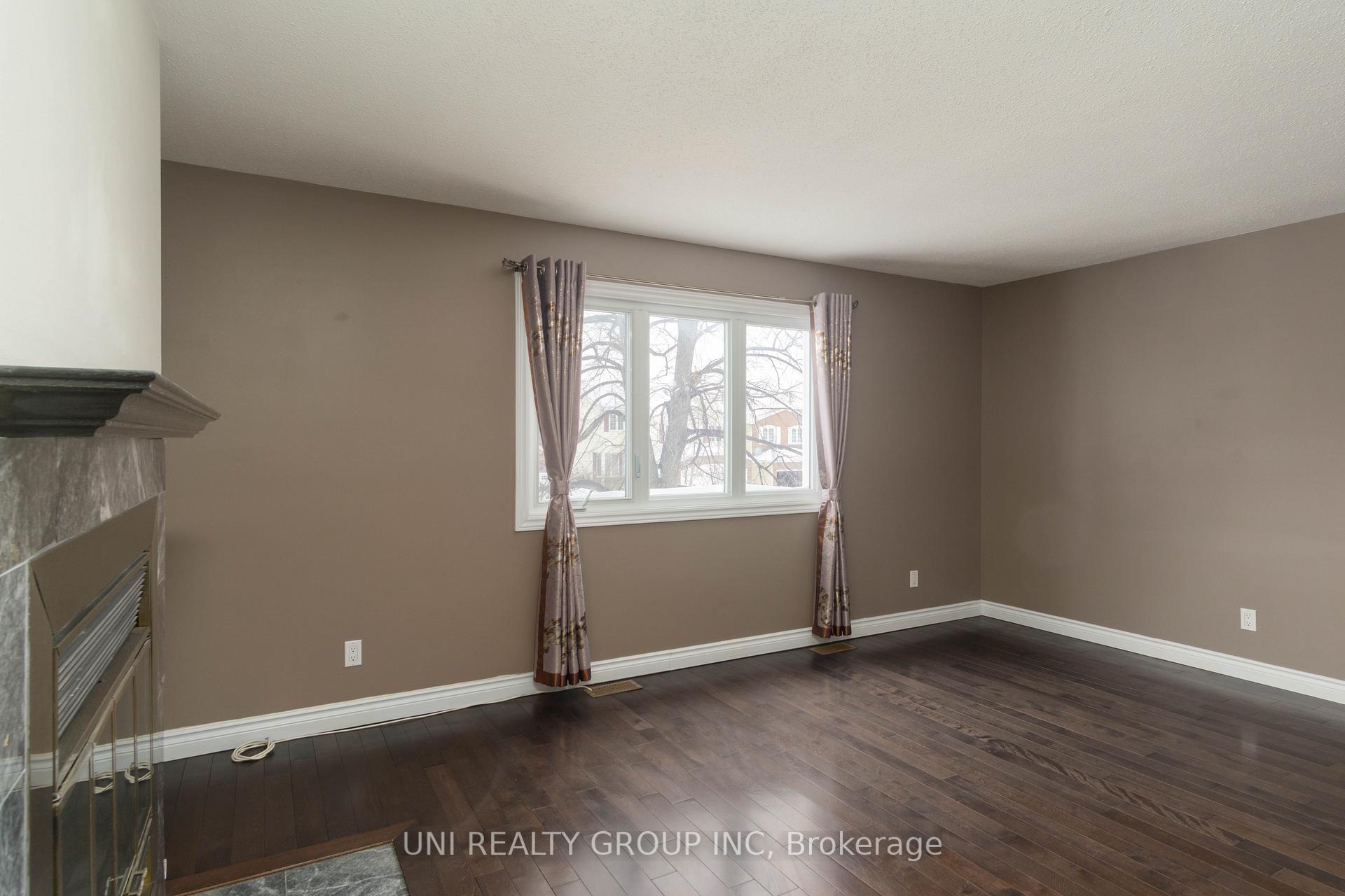 Photo 26 of 2067 Legrand Crescent, Ottawa, Queenswood Heights South — HOMEH
