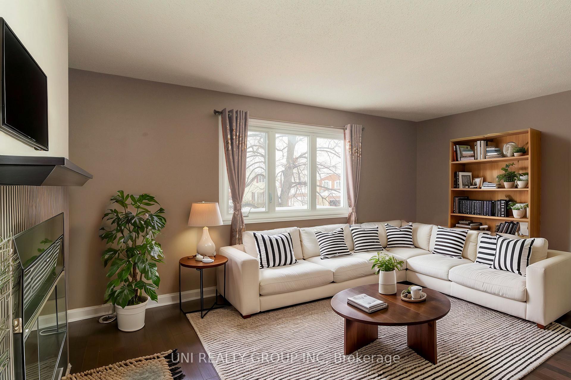 Photo 27 of 2067 Legrand Crescent, Ottawa, Queenswood Heights South — HOMEH
