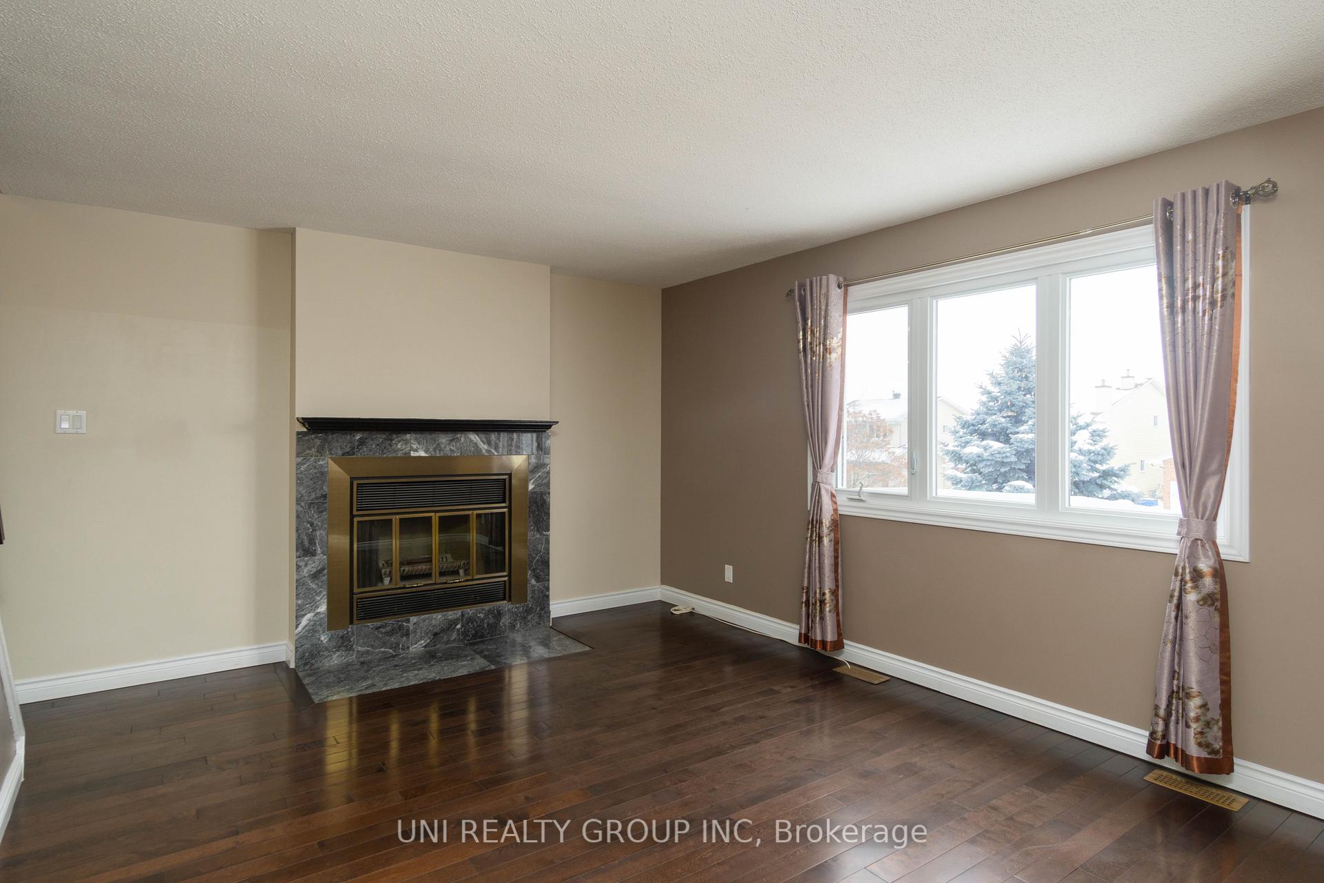 Photo 28 of 2067 Legrand Crescent, Ottawa, Queenswood Heights South — HOMEH