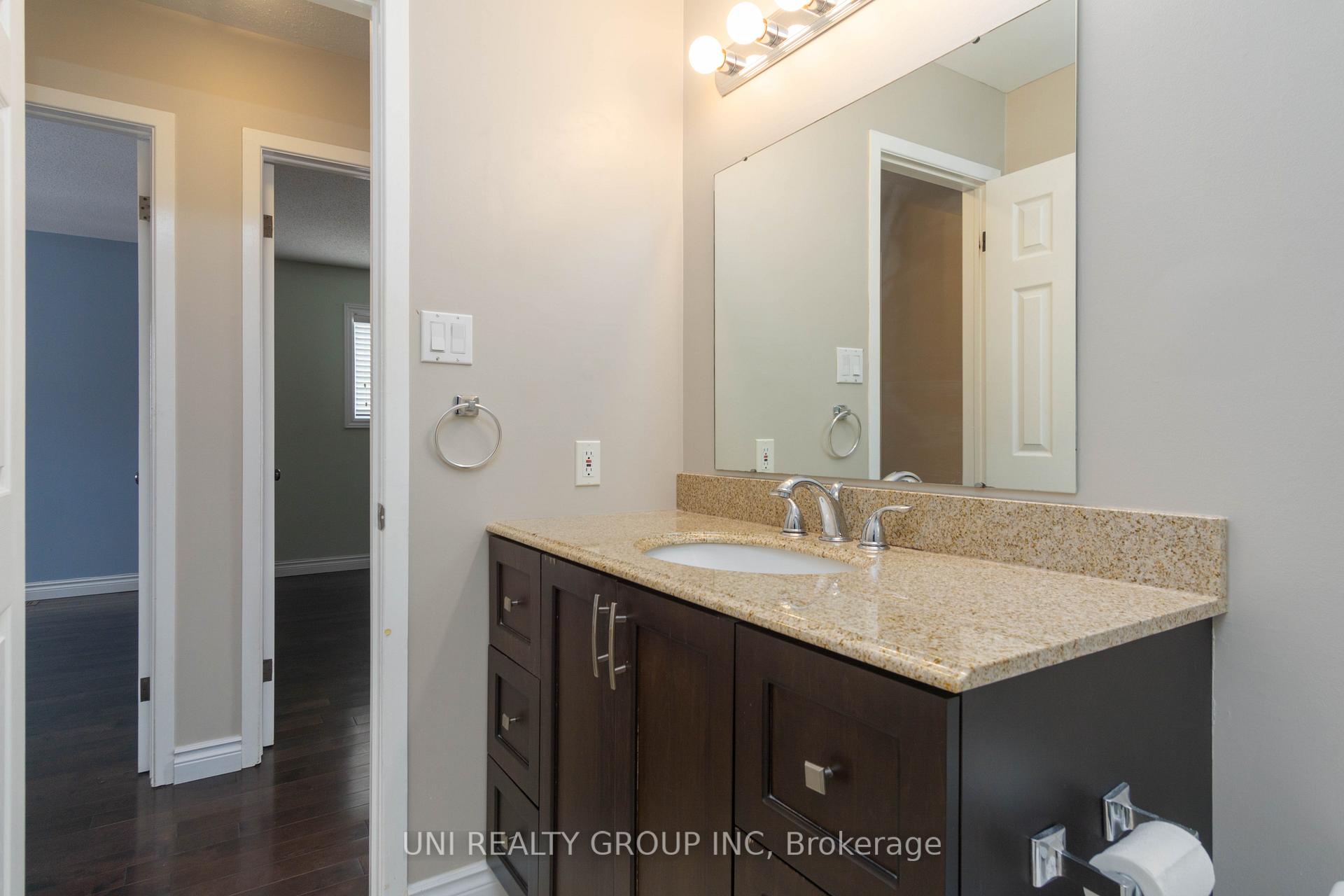 Photo 38 of 2067 Legrand Crescent, Ottawa, Queenswood Heights South — HOMEH