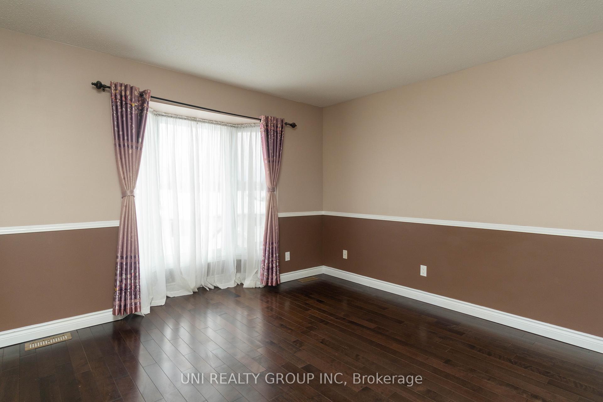 Photo 39 of 2067 Legrand Crescent, Ottawa, Queenswood Heights South — HOMEH