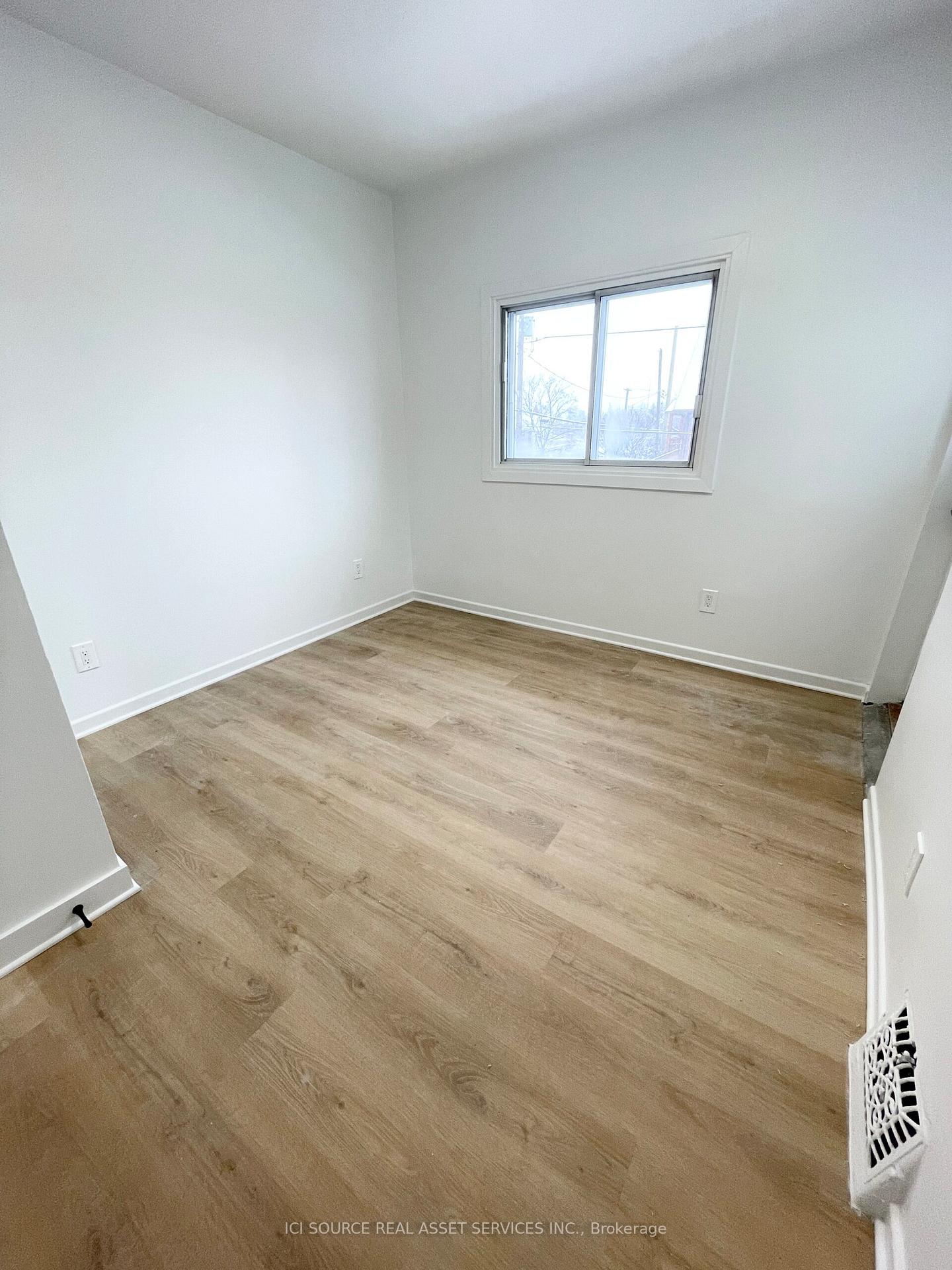 Photo 7 of Unit Upper, 552 Bay Street, Ottawa, Ottawa Centre — HOMEH