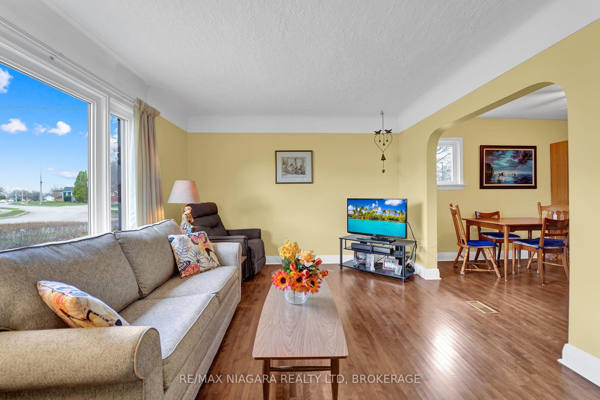 Photo 6 of 5428 Inglis Drive, Niagara Falls, Cherrywood — HOMEH