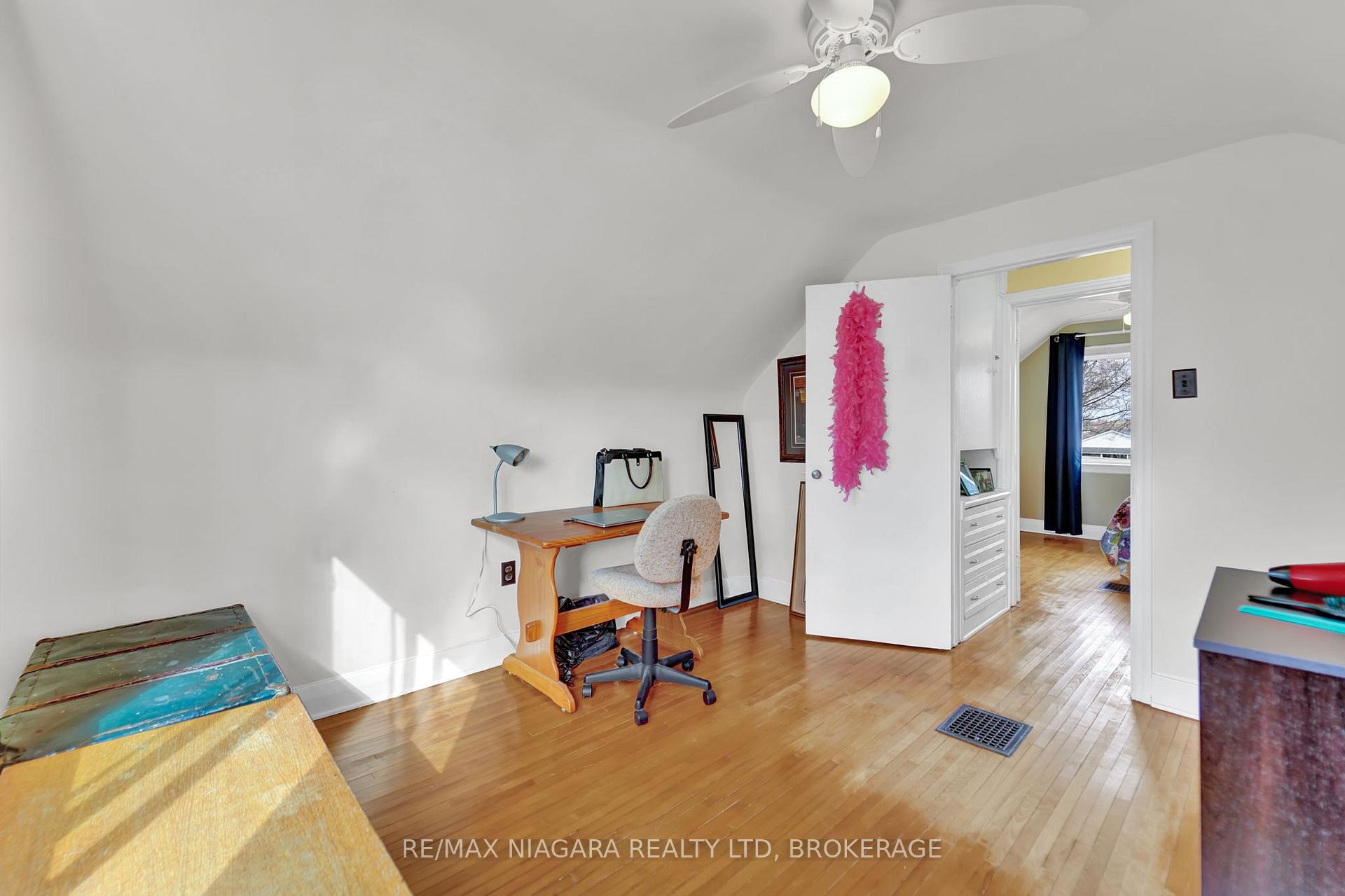 Photo 17 of 5428 Inglis Drive, Niagara Falls, Cherrywood — HOMEH