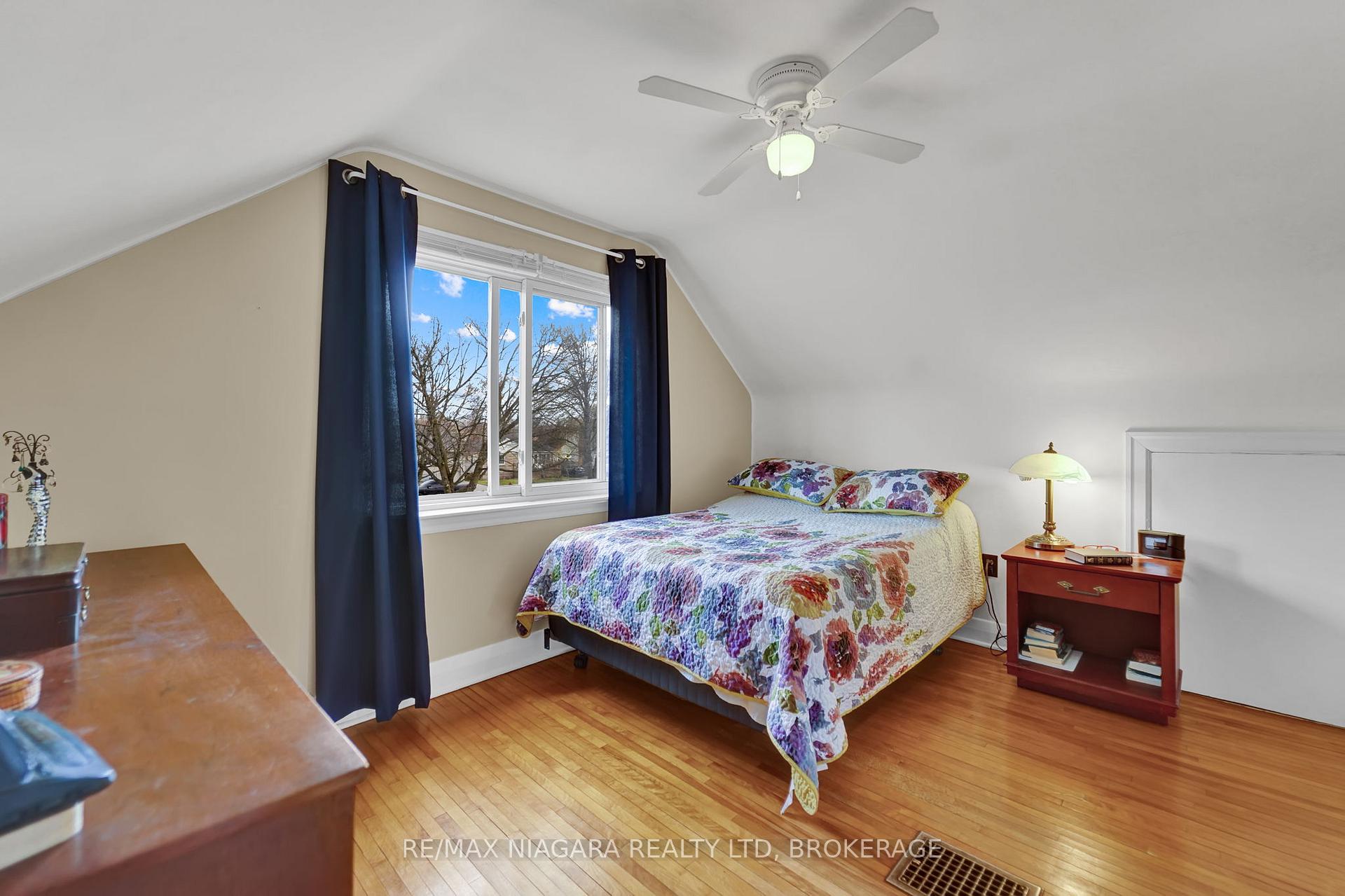 Photo 19 of 5428 Inglis Drive, Niagara Falls, Cherrywood — HOMEH