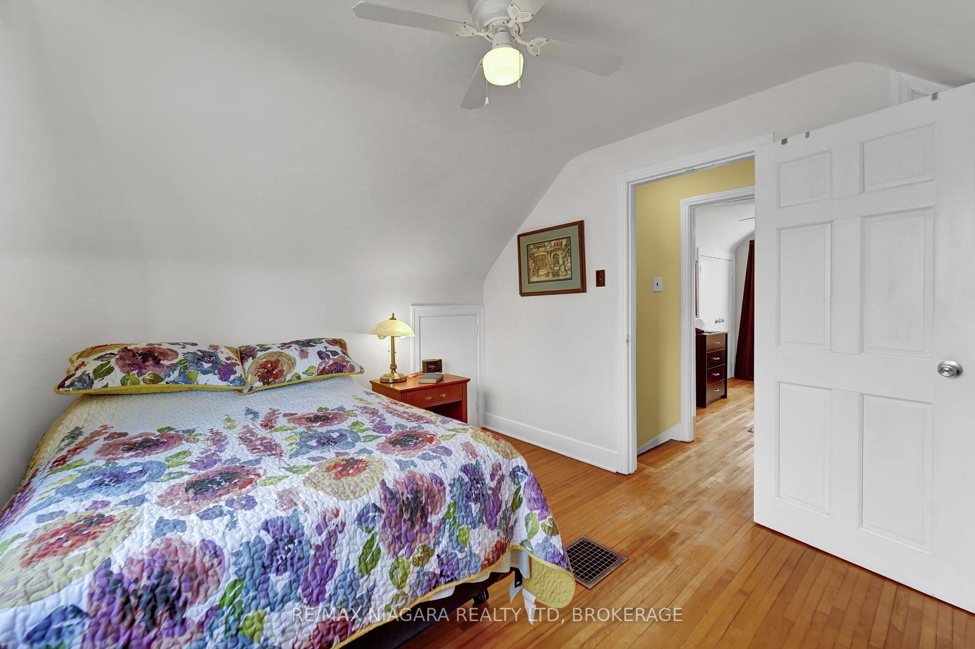 Photo 21 of 5428 Inglis Drive, Niagara Falls, Cherrywood — HOMEH
