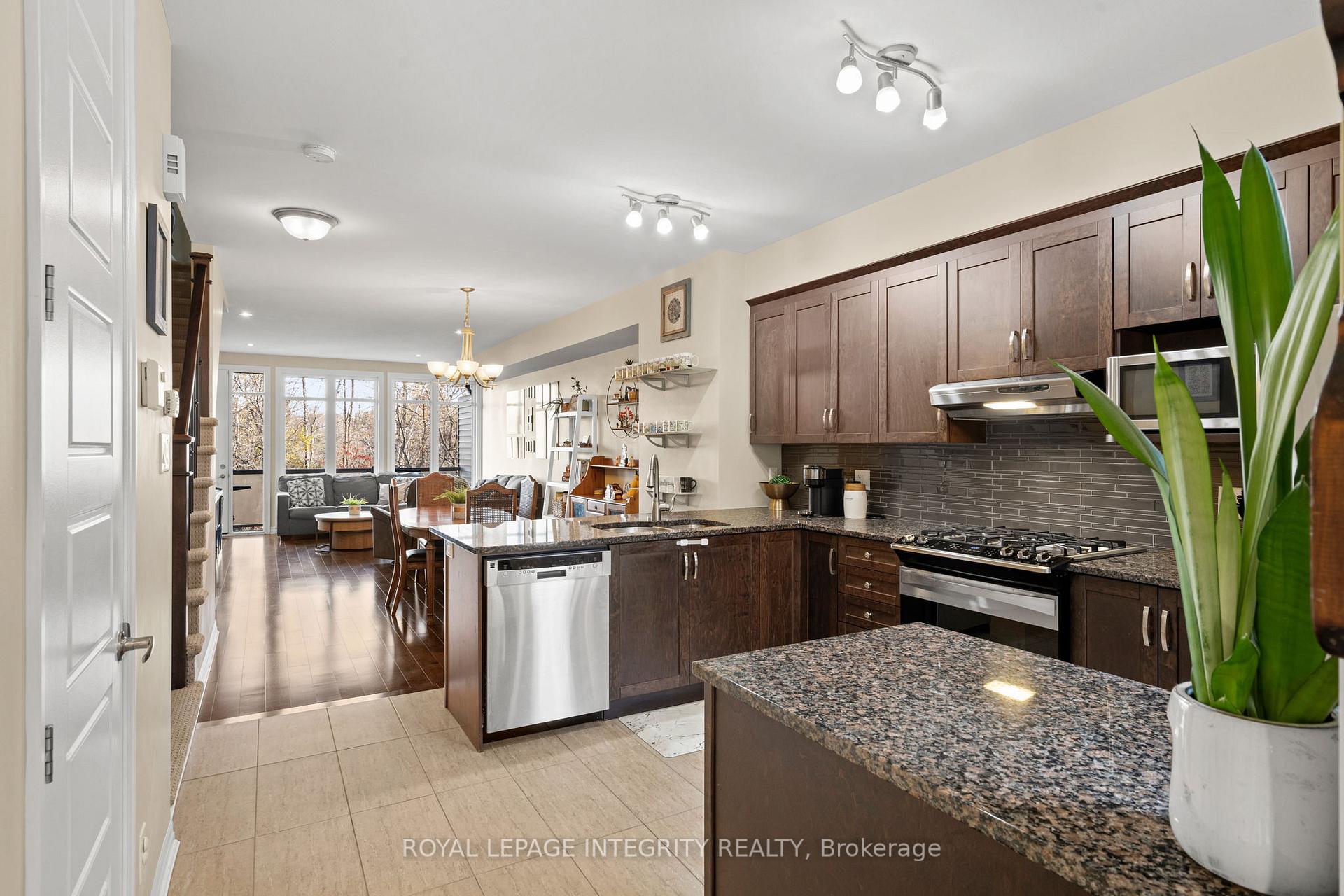 Photo 6 of 17 Aveia Private, Ottawa, Springridge/East Village — HOMEH