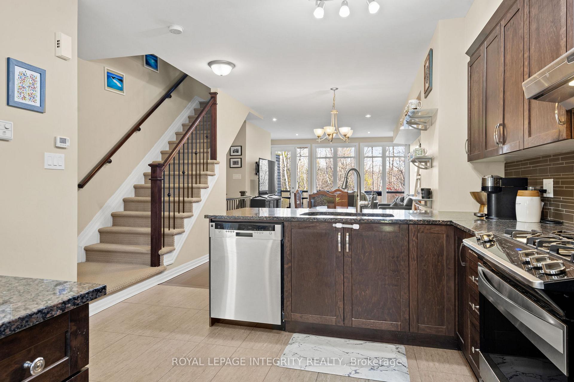 Photo 9 of 17 Aveia Private, Ottawa, Springridge/East Village — HOMEH