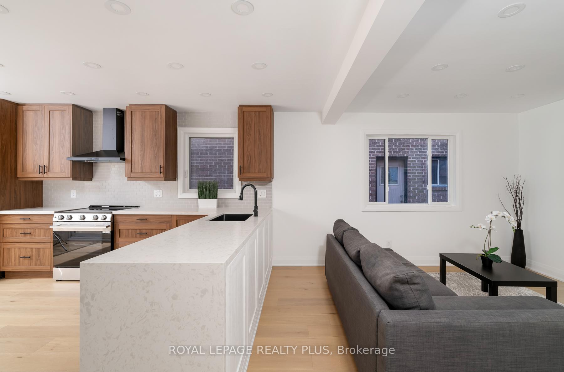 Photo 9 of 1079 Hedge Drive, Mississauga, Lakeview — HOMEH