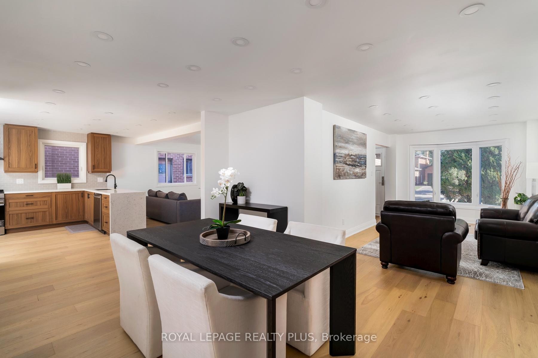 Photo 19 of 1079 Hedge Drive, Mississauga, Lakeview — HOMEH