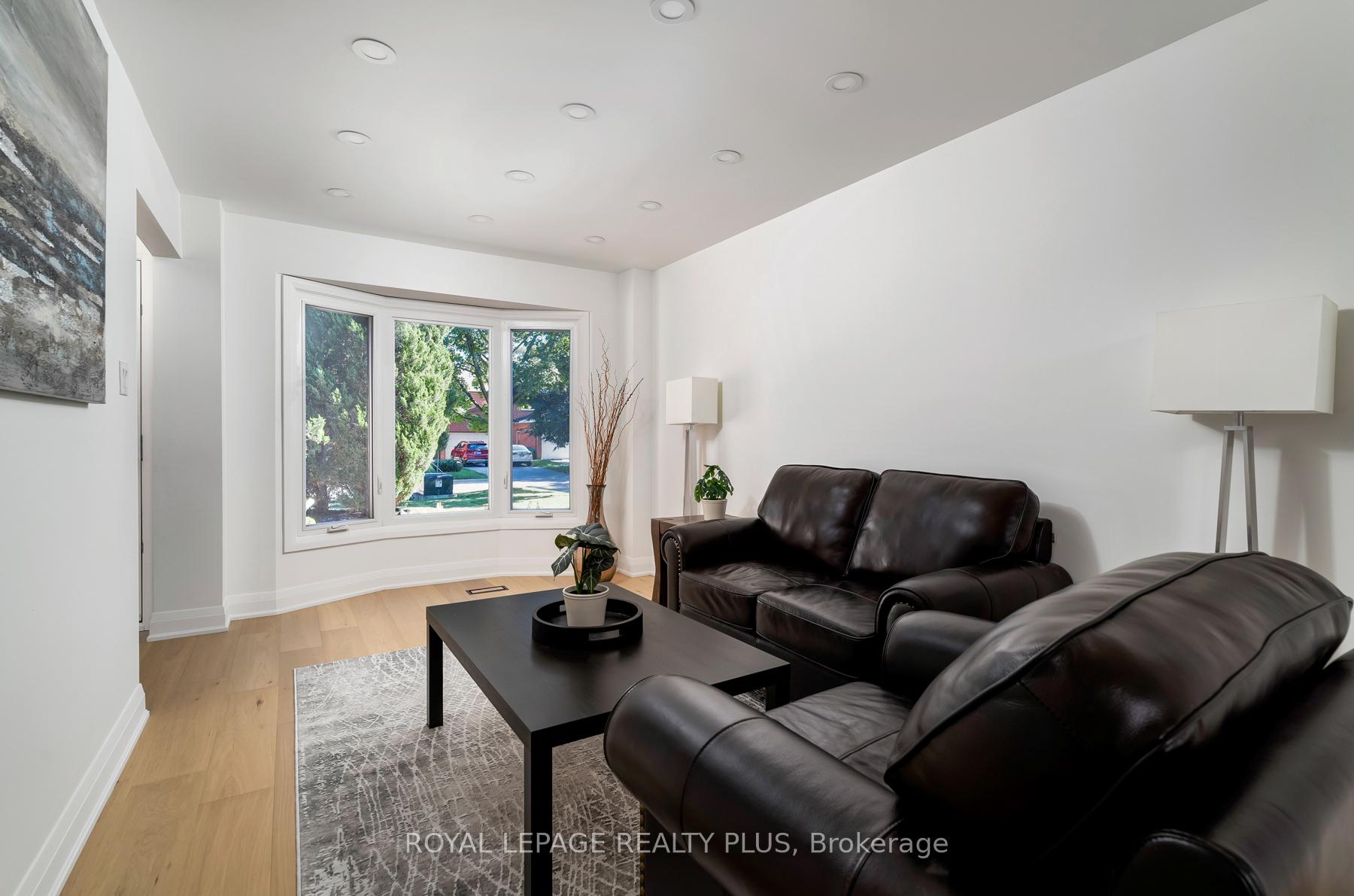 Photo 20 of 1079 Hedge Drive, Mississauga, Lakeview — HOMEH