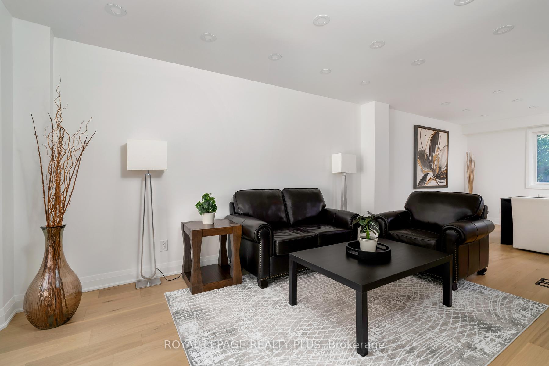 Photo 21 of 1079 Hedge Drive, Mississauga, Lakeview — HOMEH