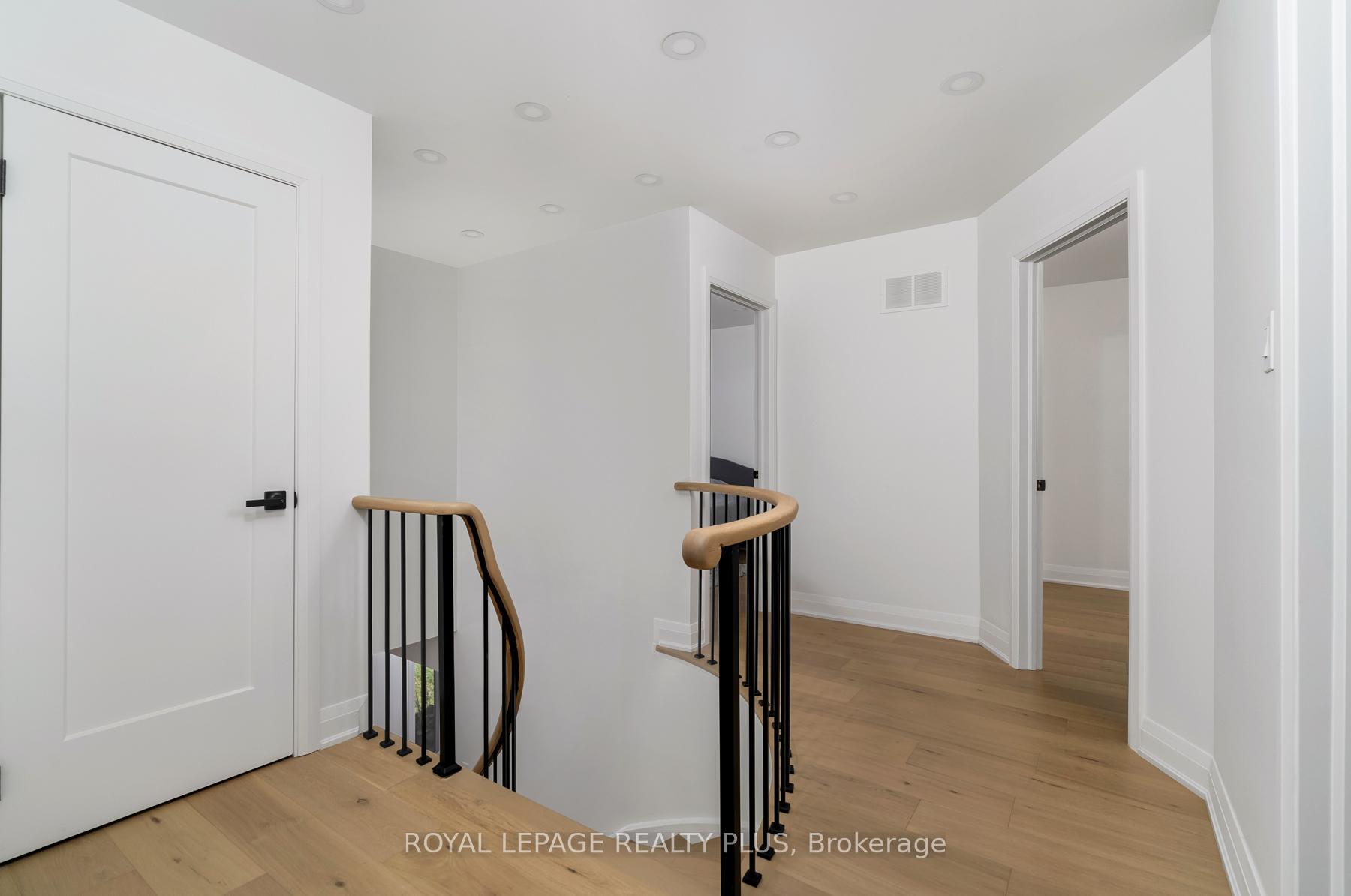 Photo 23 of 1079 Hedge Drive, Mississauga, Lakeview — HOMEH