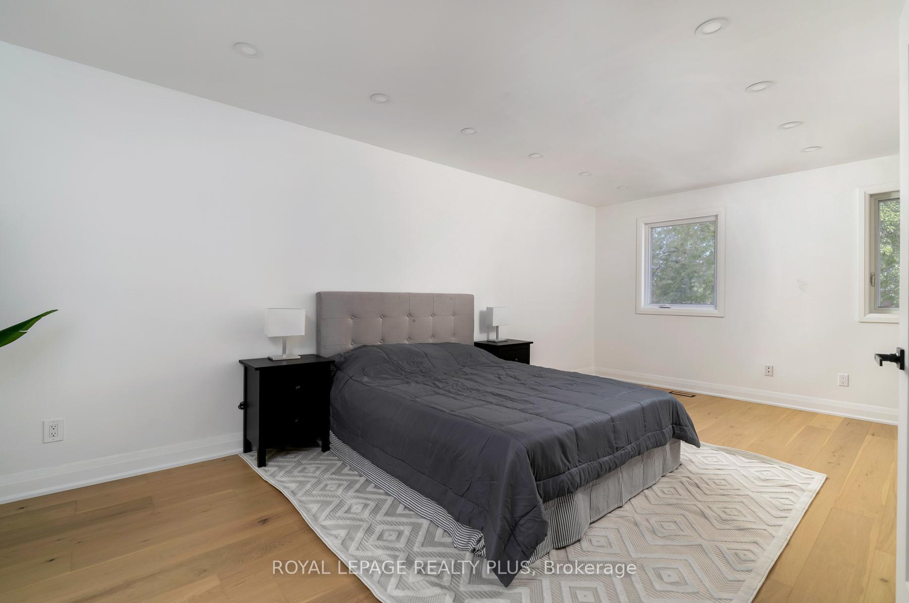 Photo 24 of 1079 Hedge Drive, Mississauga, Lakeview — HOMEH