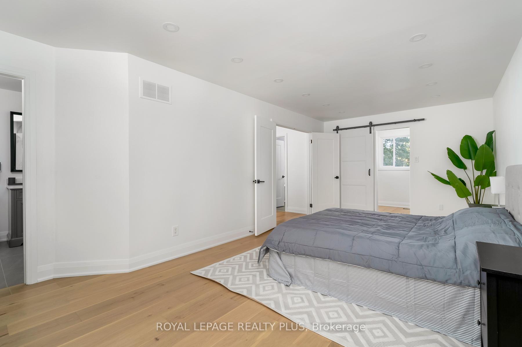 Photo 26 of 1079 Hedge Drive, Mississauga, Lakeview — HOMEH