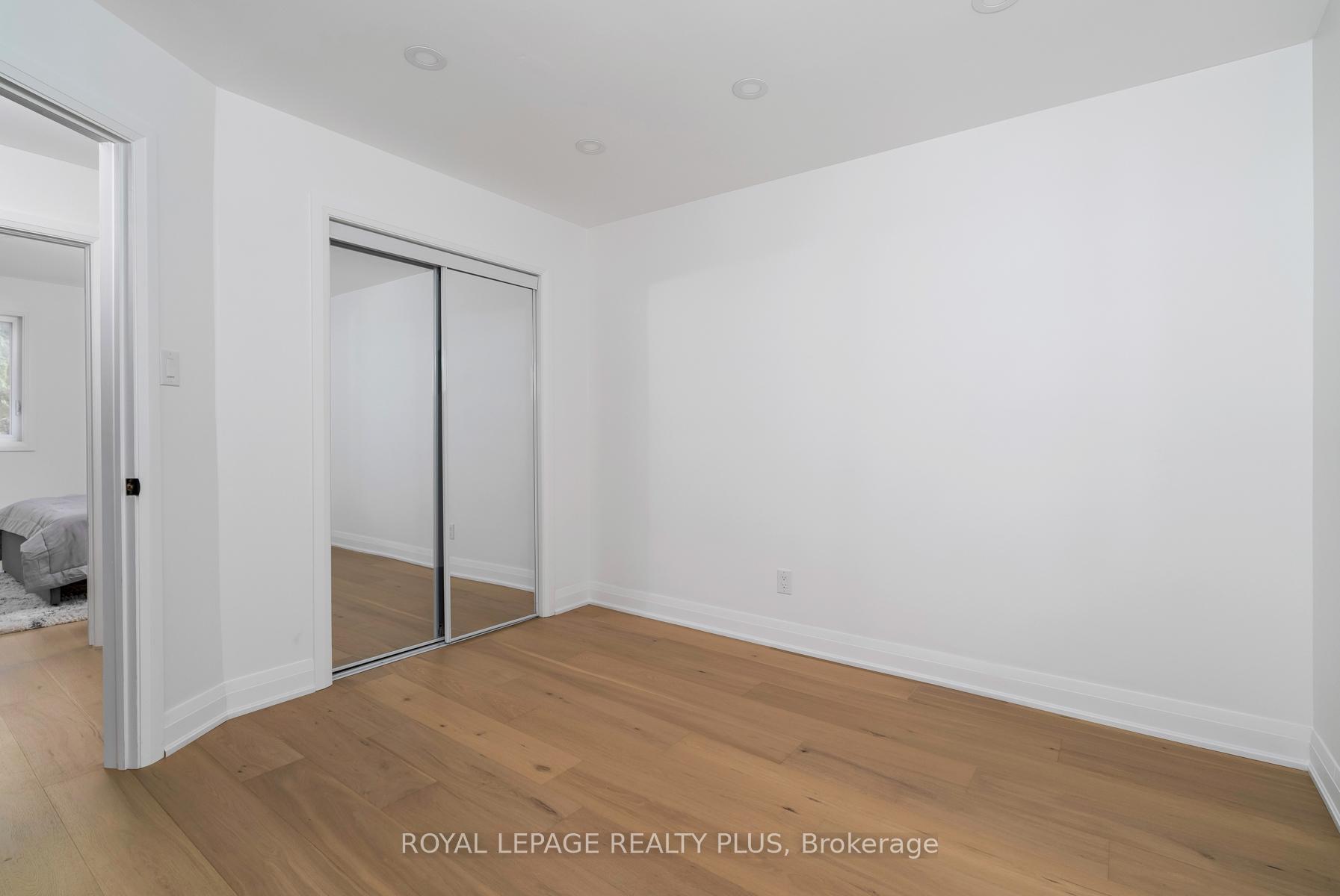 Photo 32 of 1079 Hedge Drive, Mississauga, Lakeview — HOMEH