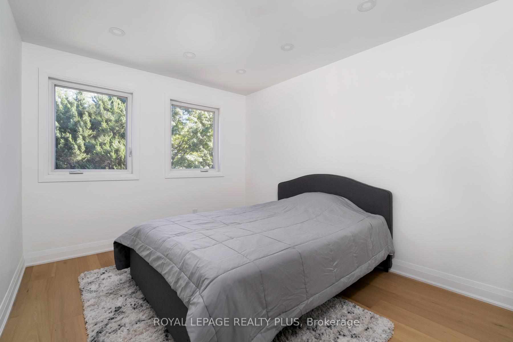 Photo 33 of 1079 Hedge Drive, Mississauga, Lakeview — HOMEH