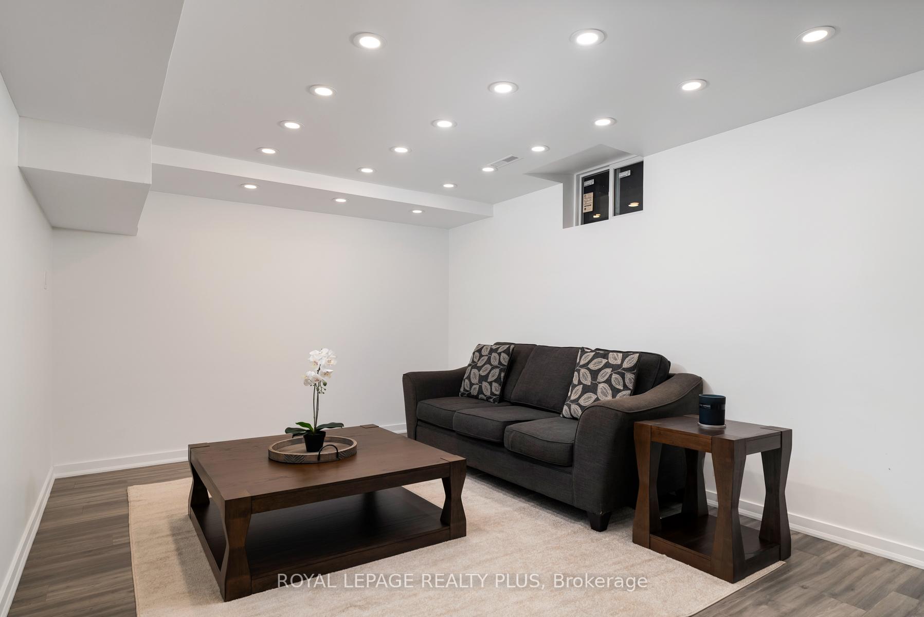 Photo 35 of 1079 Hedge Drive, Mississauga, Lakeview — HOMEH