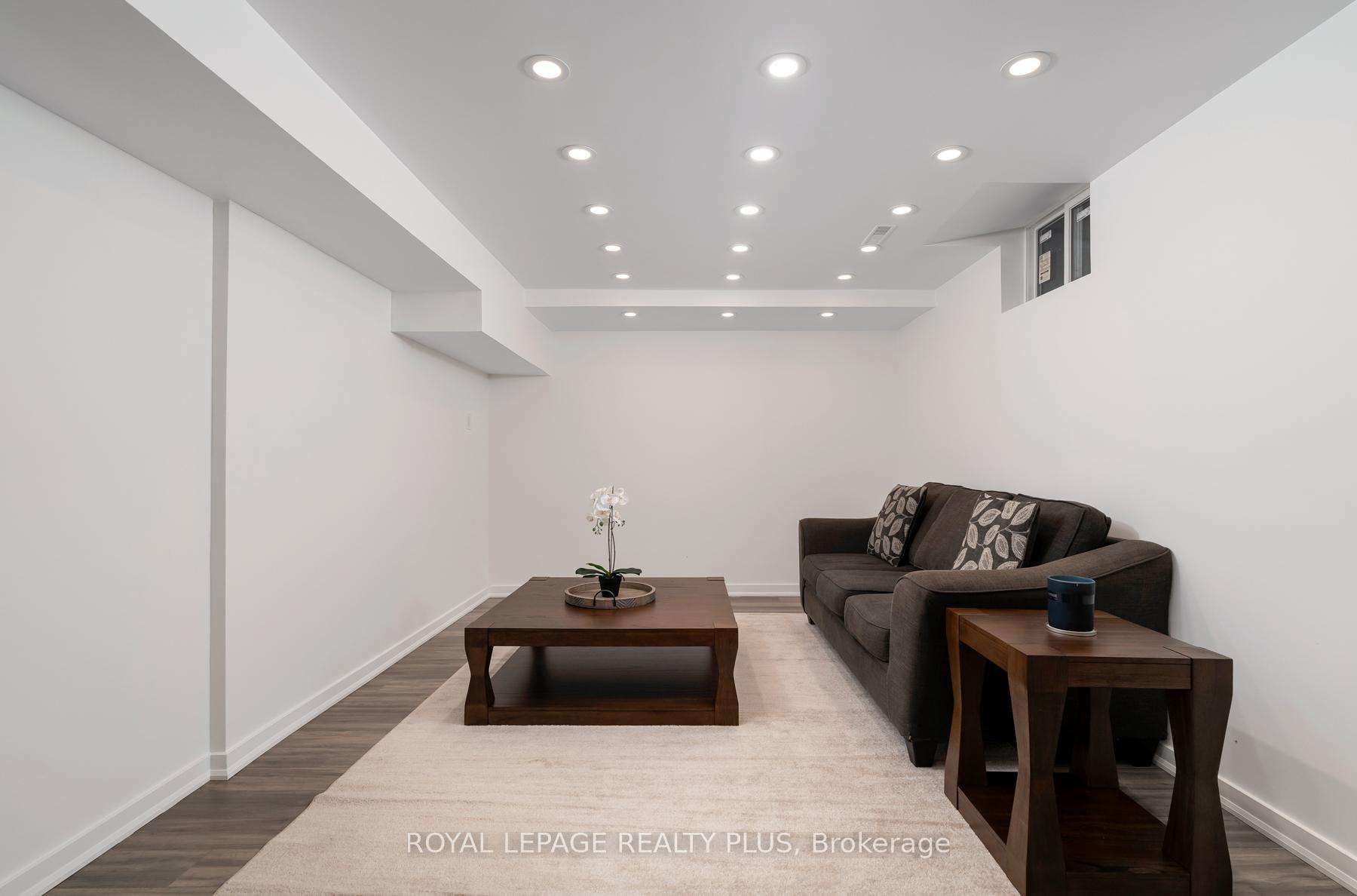 Photo 36 of 1079 Hedge Drive, Mississauga, Lakeview — HOMEH