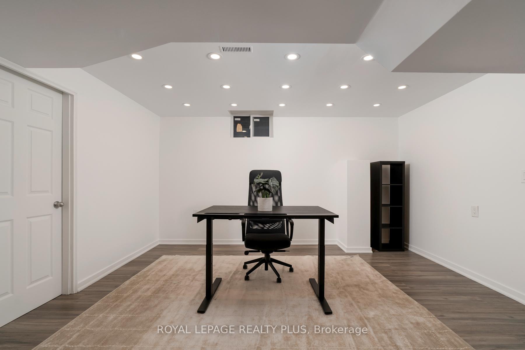 Photo 37 of 1079 Hedge Drive, Mississauga, Lakeview — HOMEH