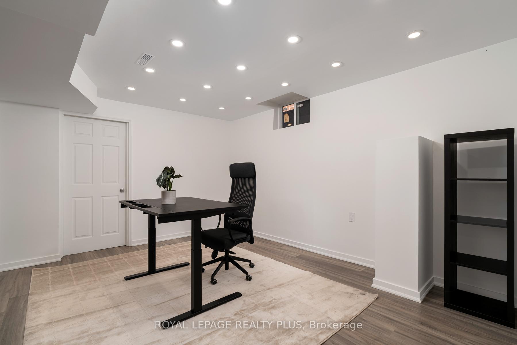 Photo 38 of 1079 Hedge Drive, Mississauga, Lakeview — HOMEH