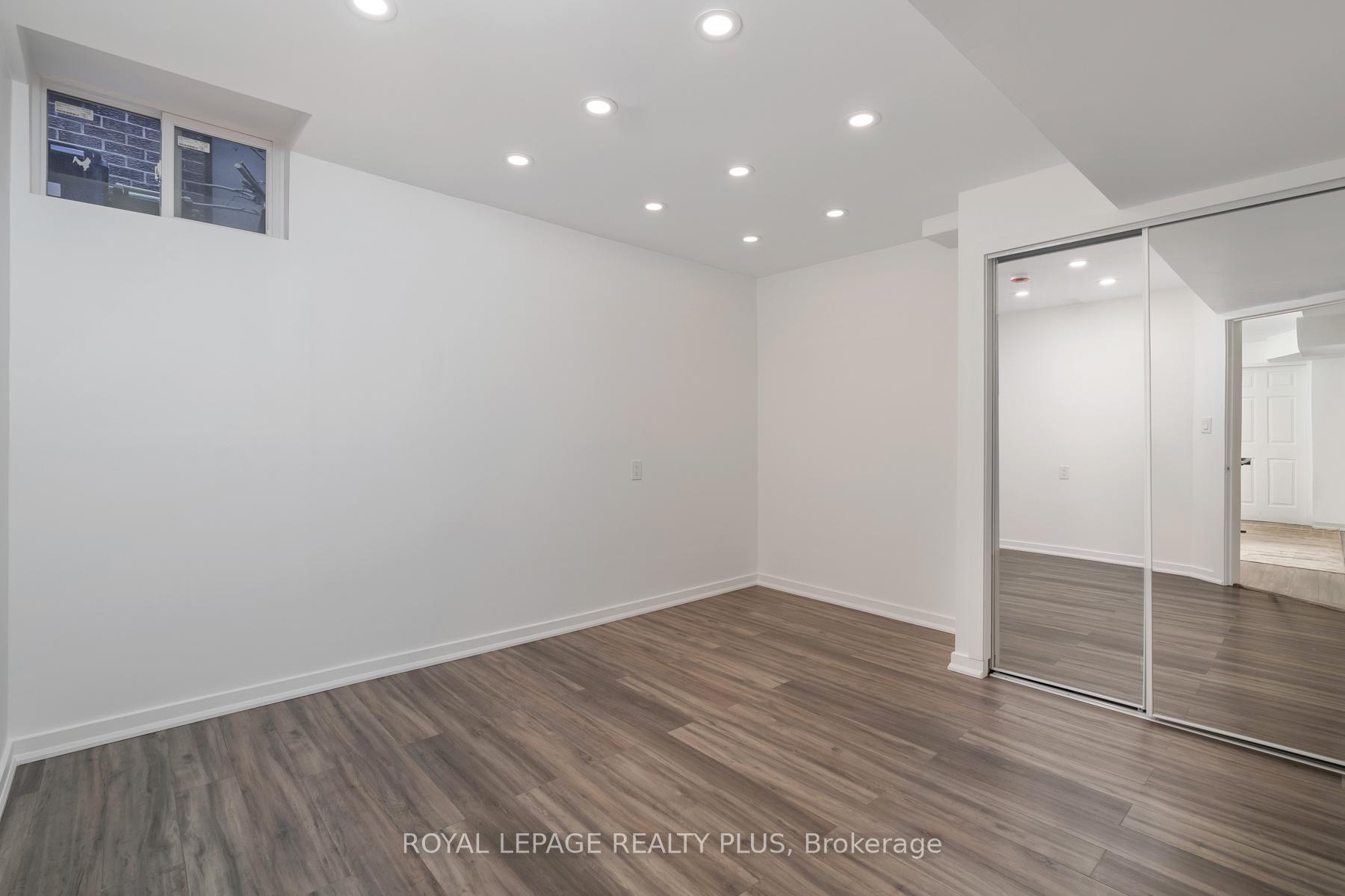 Photo 40 of 1079 Hedge Drive, Mississauga, Lakeview — HOMEH