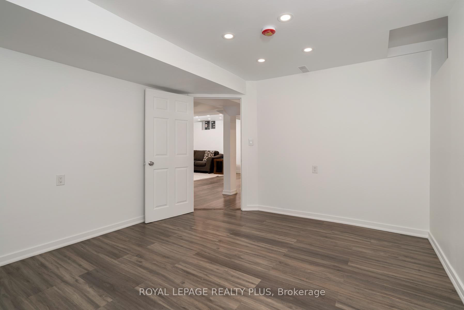 Photo 41 of 1079 Hedge Drive, Mississauga, Lakeview — HOMEH