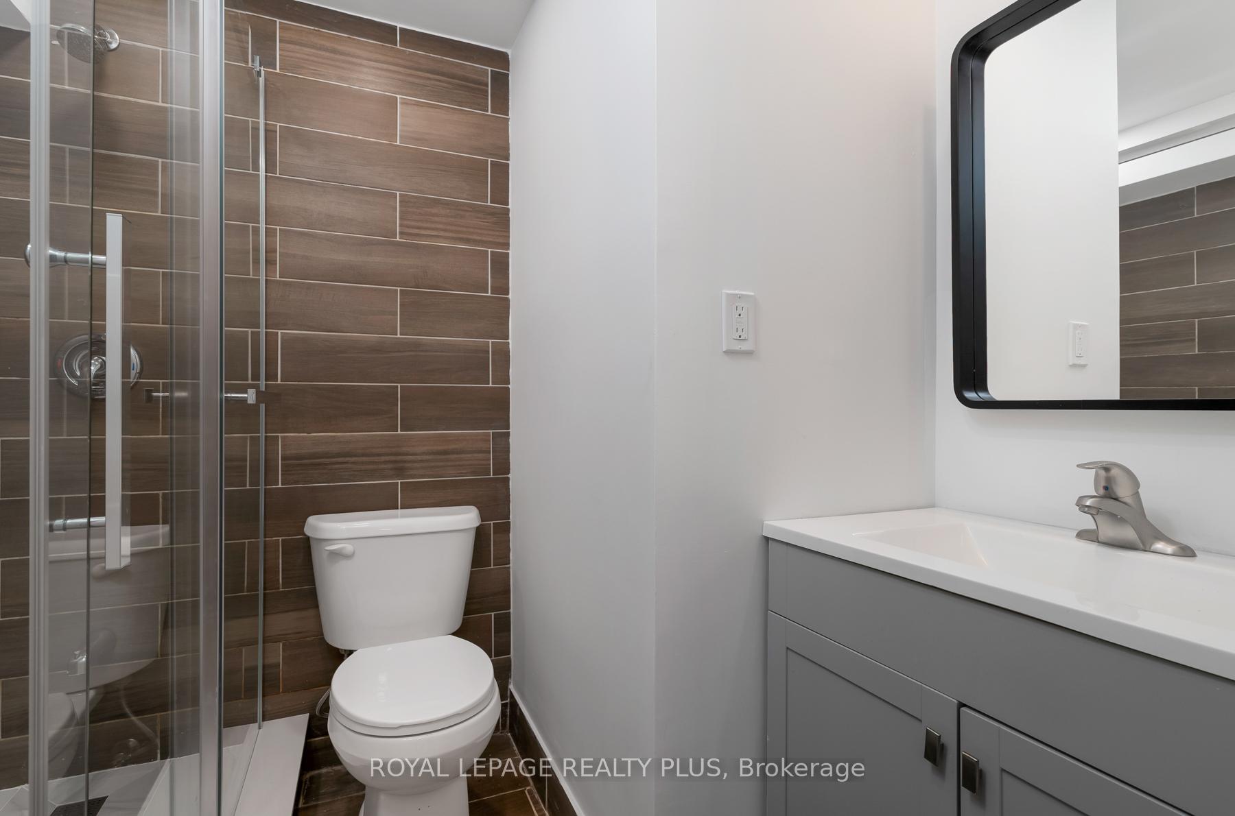 Photo 42 of 1079 Hedge Drive, Mississauga, Lakeview — HOMEH