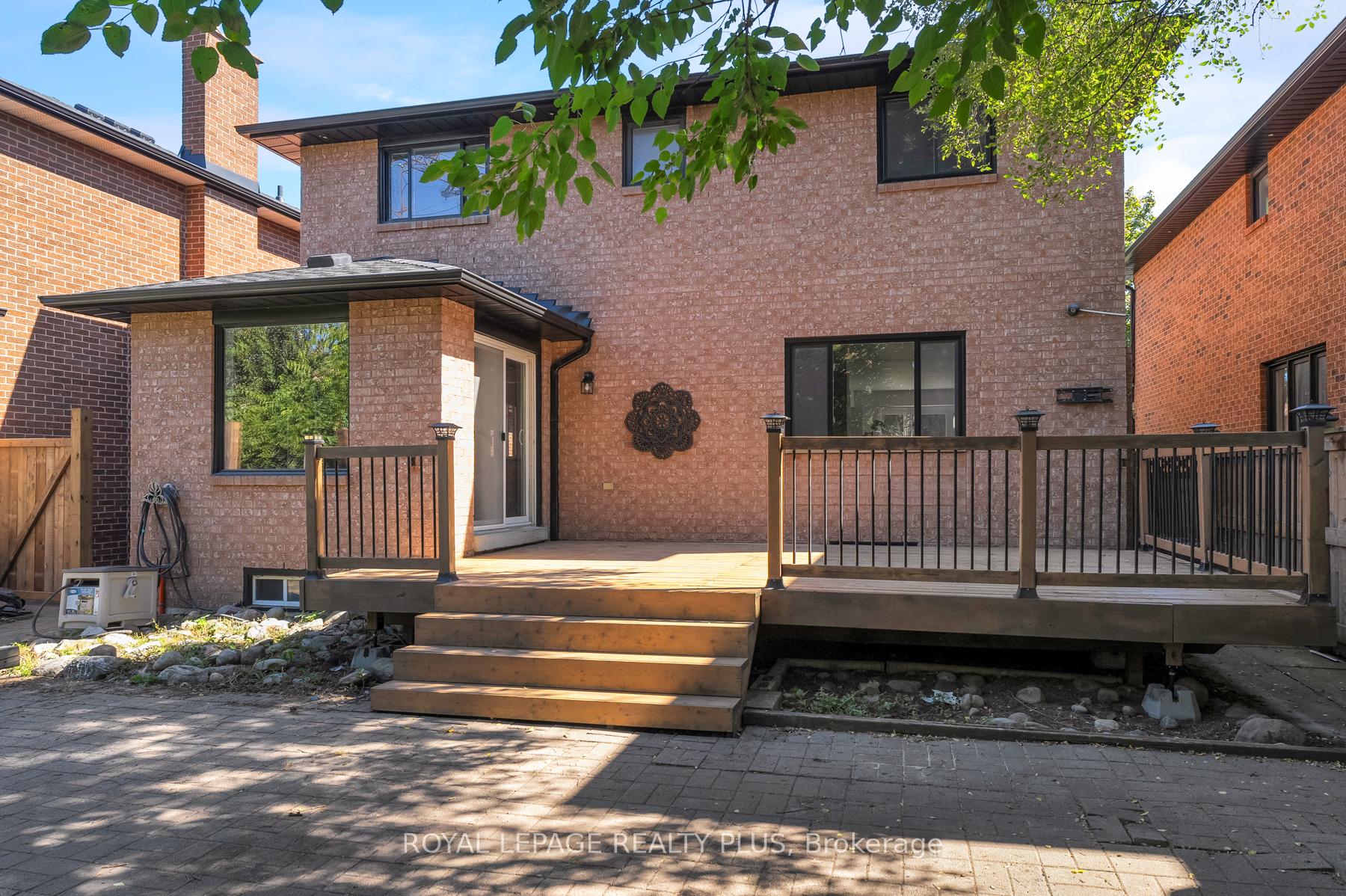 Photo 43 of 1079 Hedge Drive, Mississauga, Lakeview — HOMEH