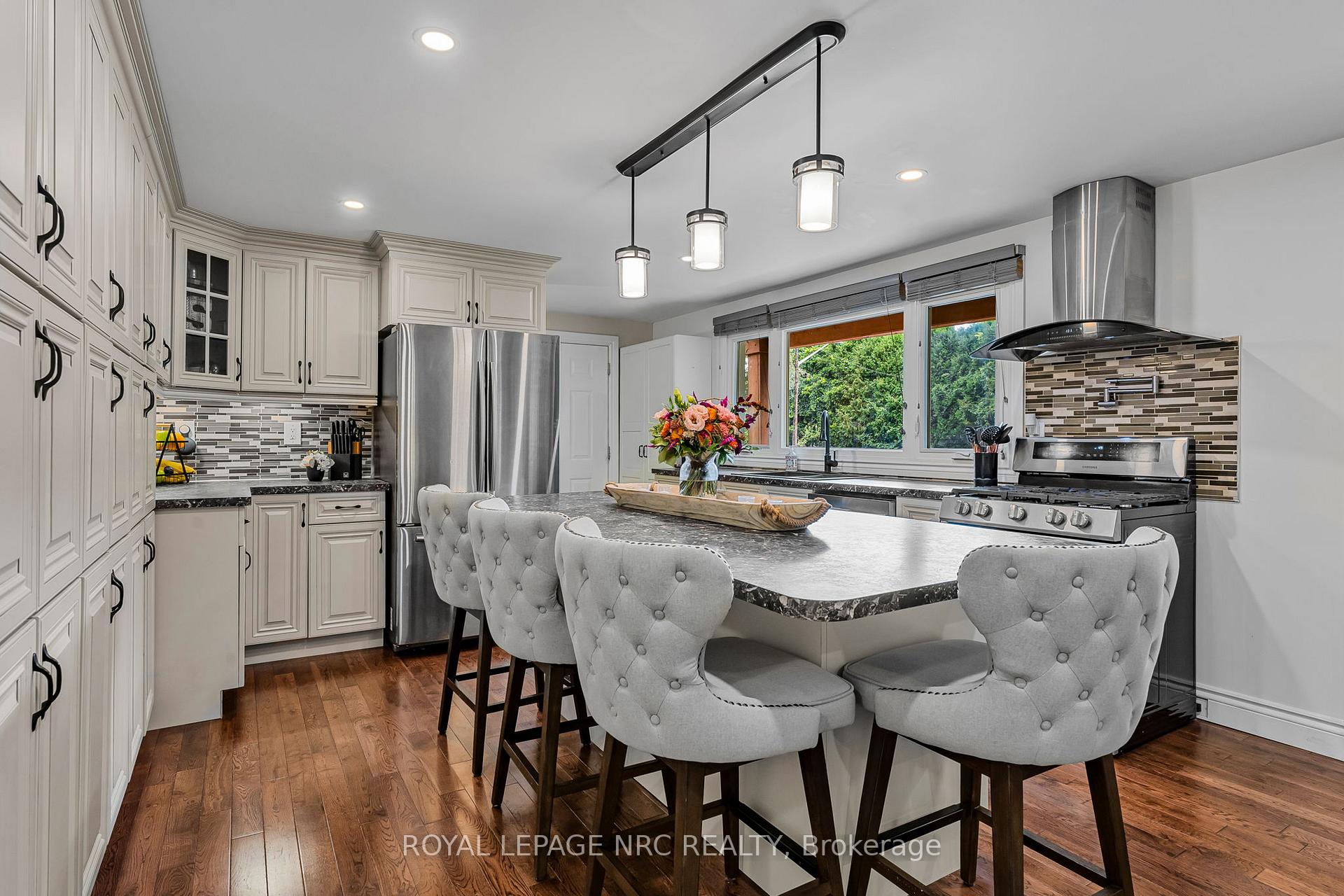 Photo 6 of 146 Merritt Road, Pelham, Fonthill — HOMEH