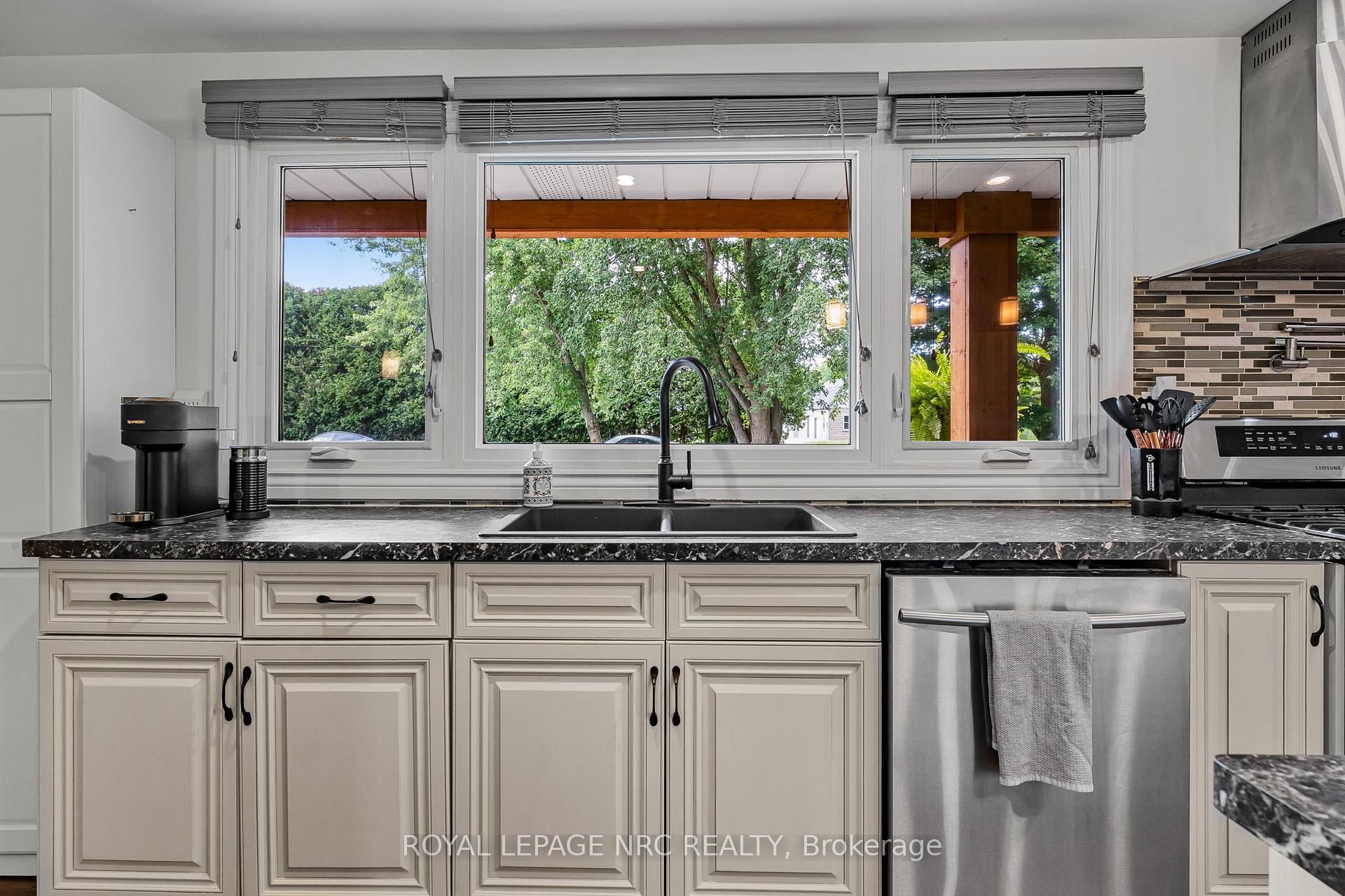 Photo 9 of 146 Merritt Road, Pelham, Fonthill — HOMEH
