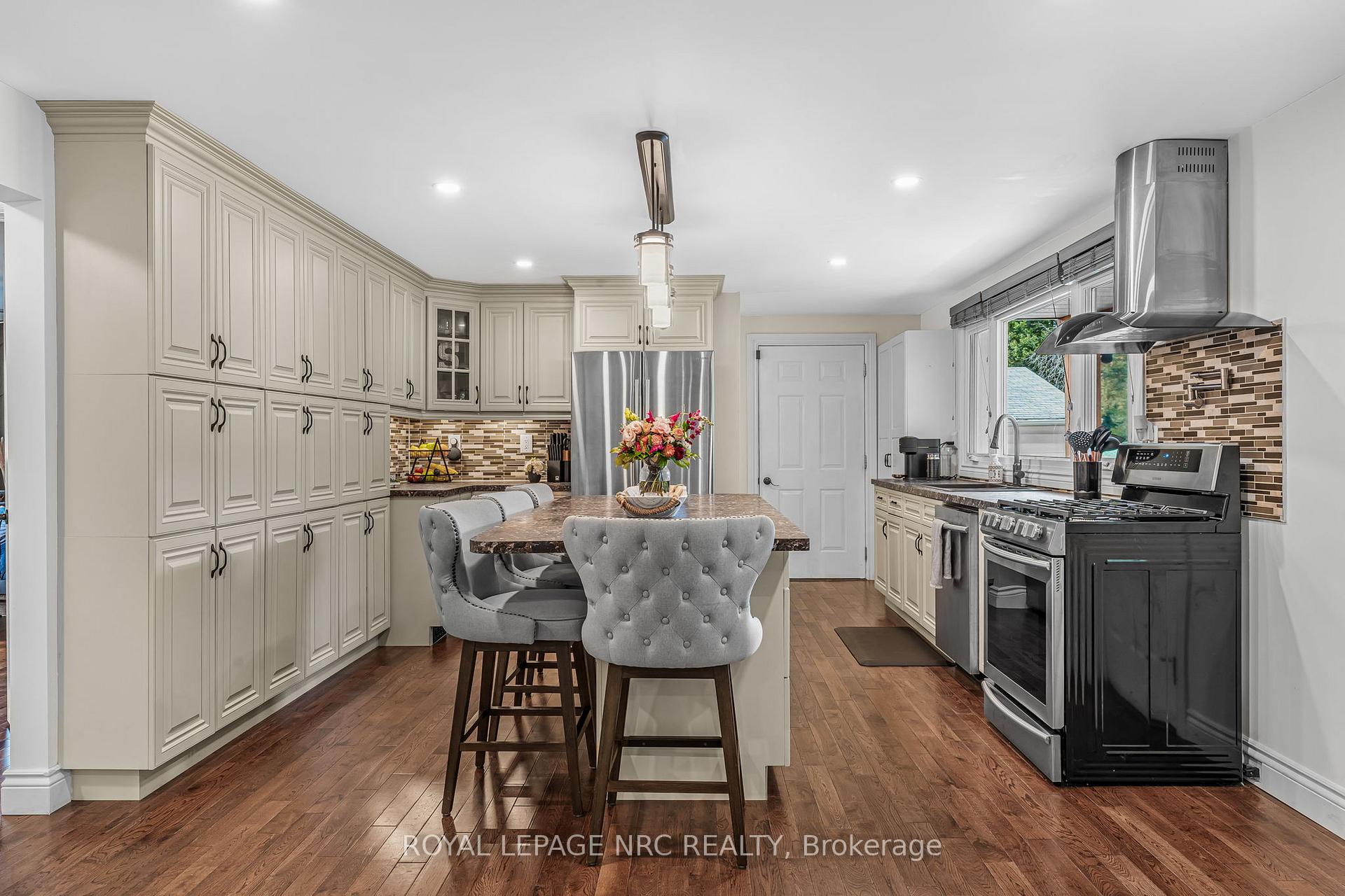 Photo 10 of 146 Merritt Road, Pelham, Fonthill — HOMEH