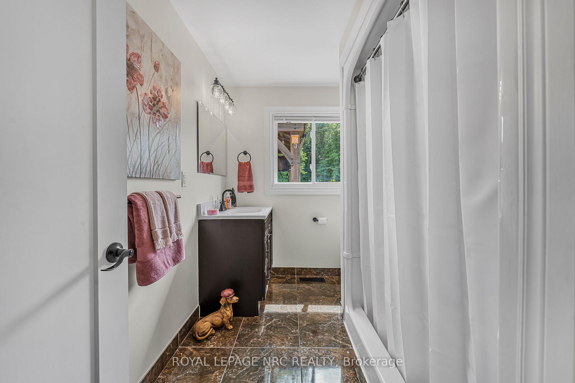 Photo 21 of 146 Merritt Road, Pelham, Fonthill — HOMEH