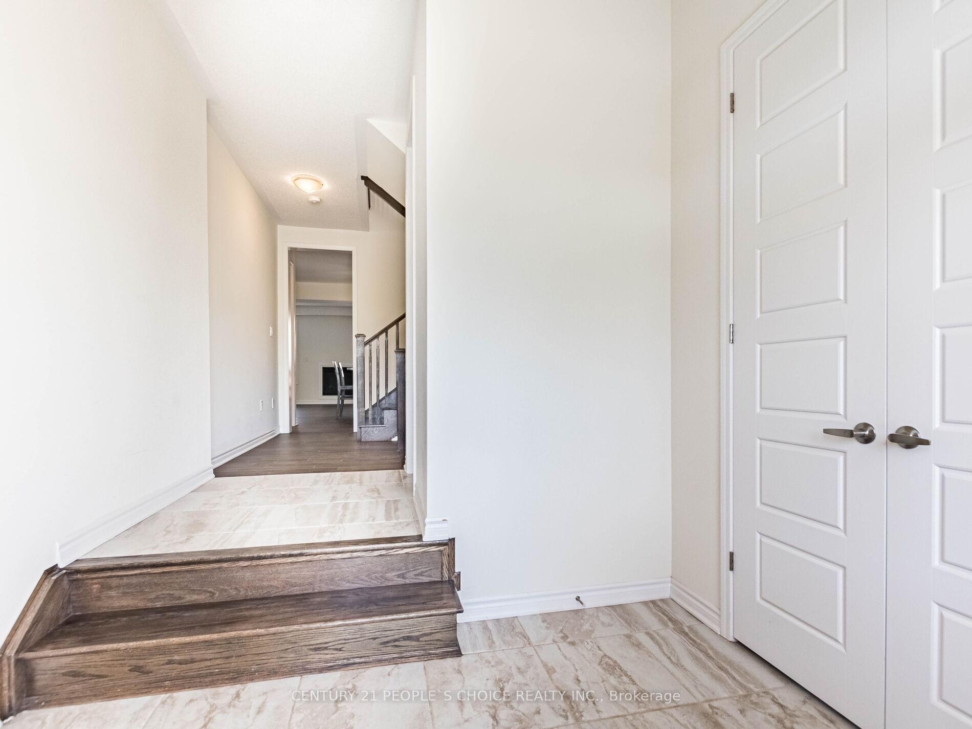 Photo 3 of 1404 Sycamore Gardens, Milton, Cobban — HOMEH