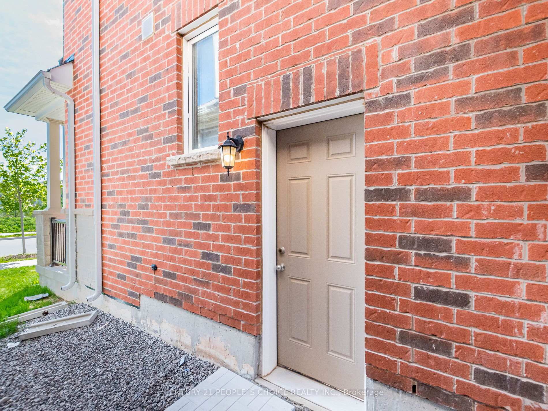 Photo 21 of 1404 Sycamore Gardens, Milton, Cobban — HOMEH