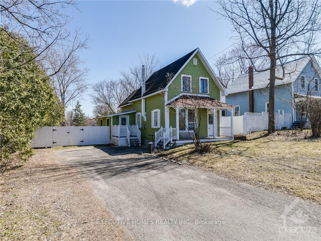 Photo 2 of 983 Cameron Street, Ottawa, Cumberland Village — HOMEH