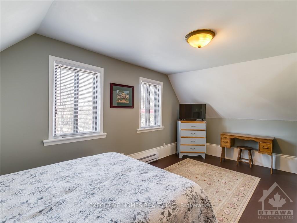 Photo 15 of 983 Cameron Street, Ottawa, Cumberland Village — HOMEH