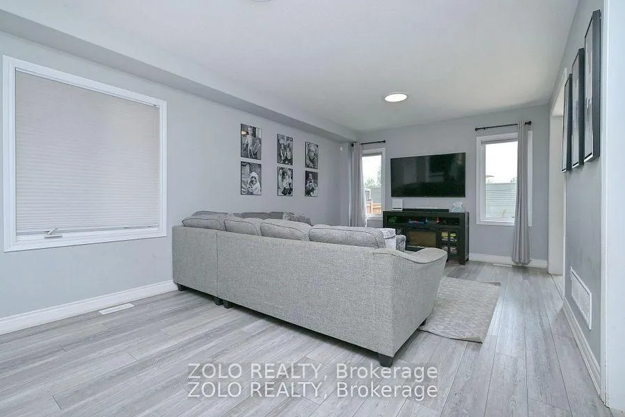 Photo 4 of 69 Walker Boulevard, New Tecumseth, Alliston — HOMEH