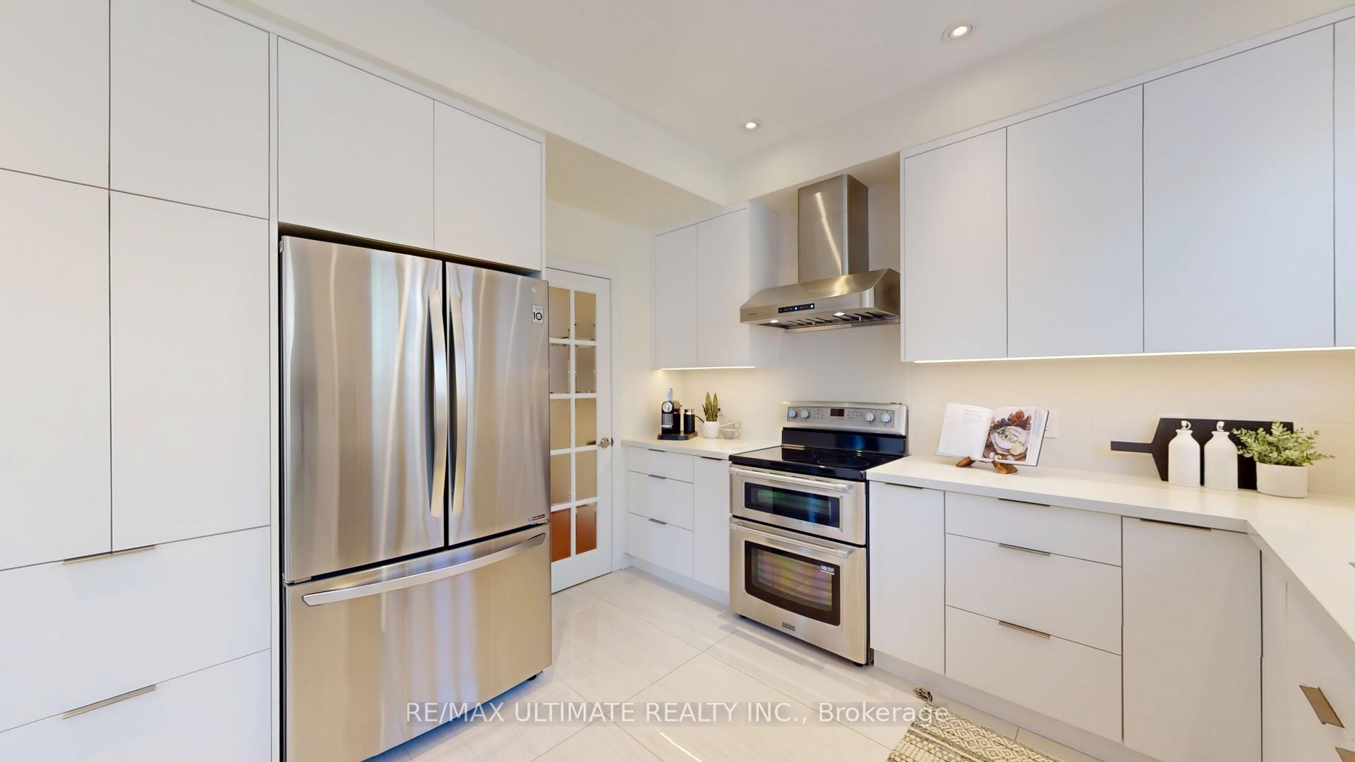 Photo 7 of 7013 Lessard Lane, Mississauga, Meadowvale Village — HOMEH