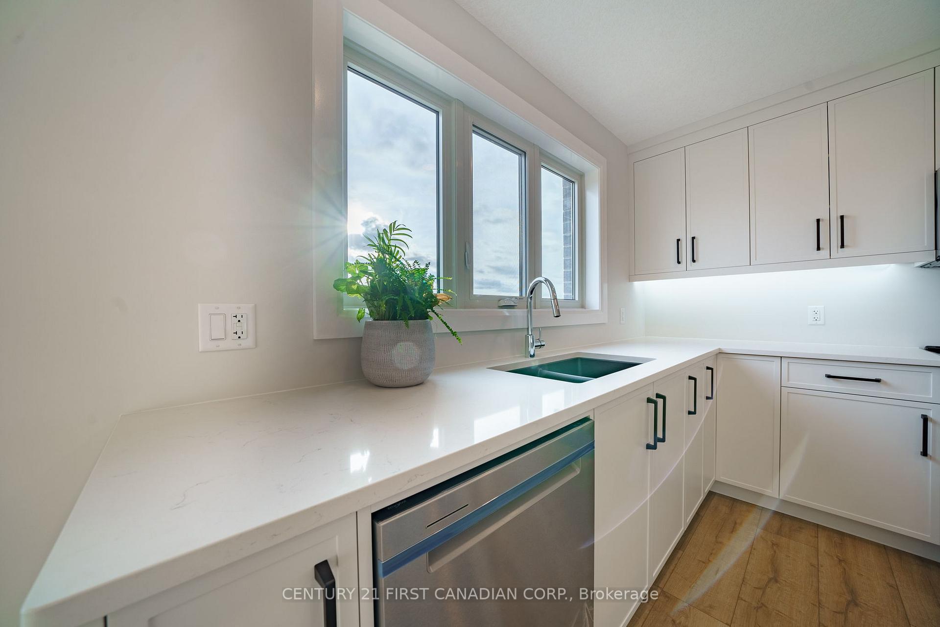 Photo 8 of 36 Postma Crescent, North Middlesex, Alisa Craig — HOMEH