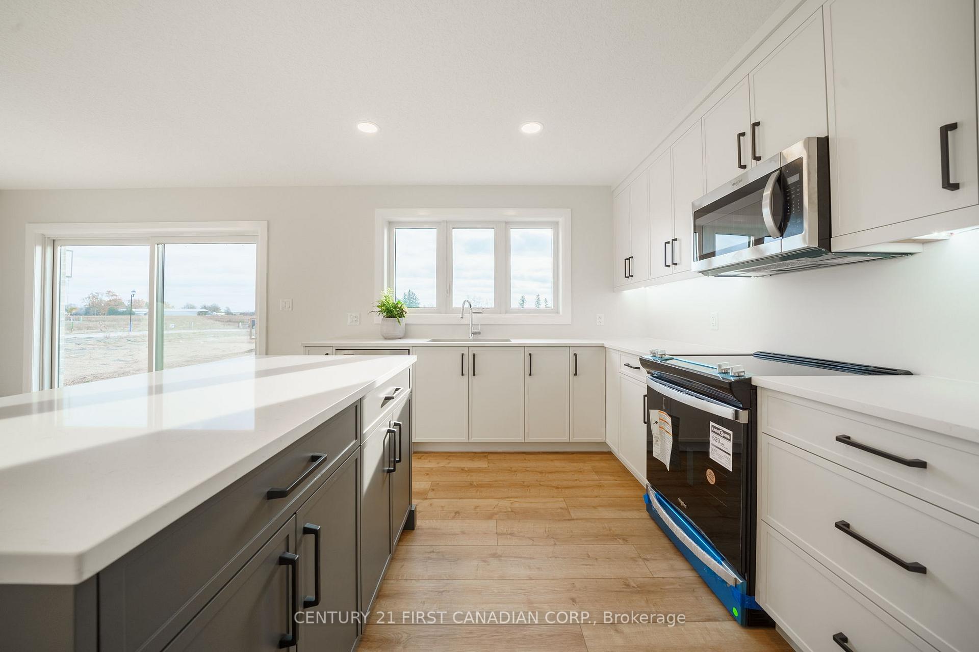 Photo 9 of 36 Postma Crescent, North Middlesex, Alisa Craig — HOMEH