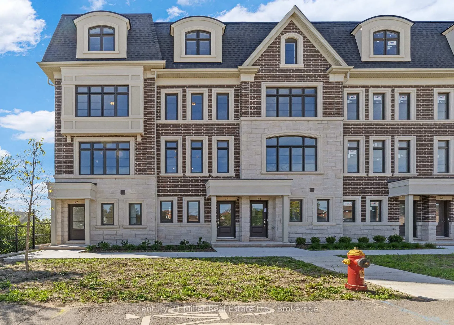 Photo of Unit 43, 2140 Trafalgar Road