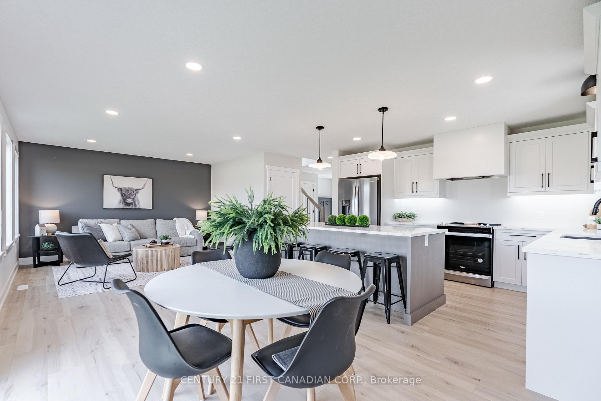 Photo 18 of 38 Postma Crescent, North Middlesex, Alisa Craig — HOMEH