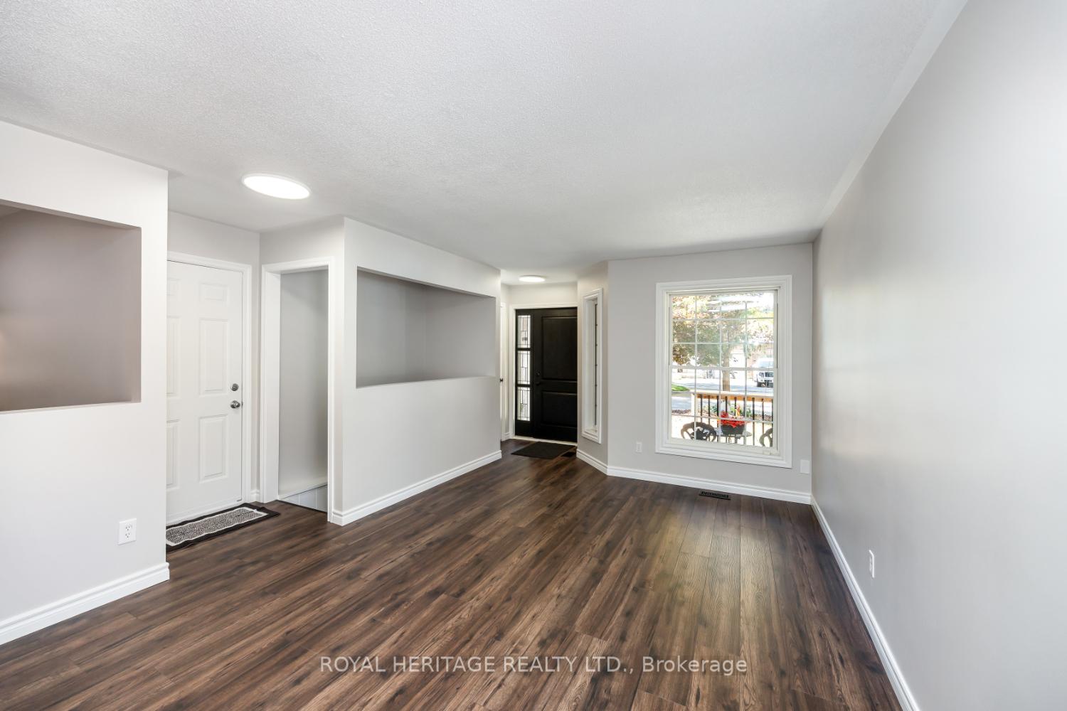 Photo 8 of 71 Kate Aitken Crescent, New Tecumseth, Beeton — HOMEH