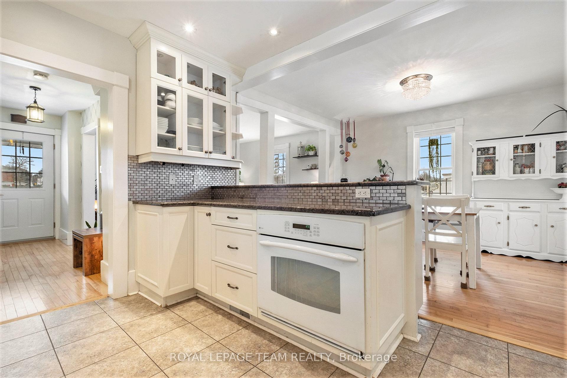 Photo 10 of 535 Albert Street, North Dundas, Winchester — HOMEH