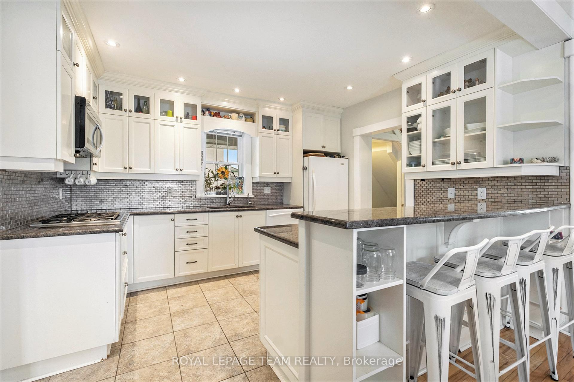 Photo 11 of 535 Albert Street, North Dundas, Winchester — HOMEH