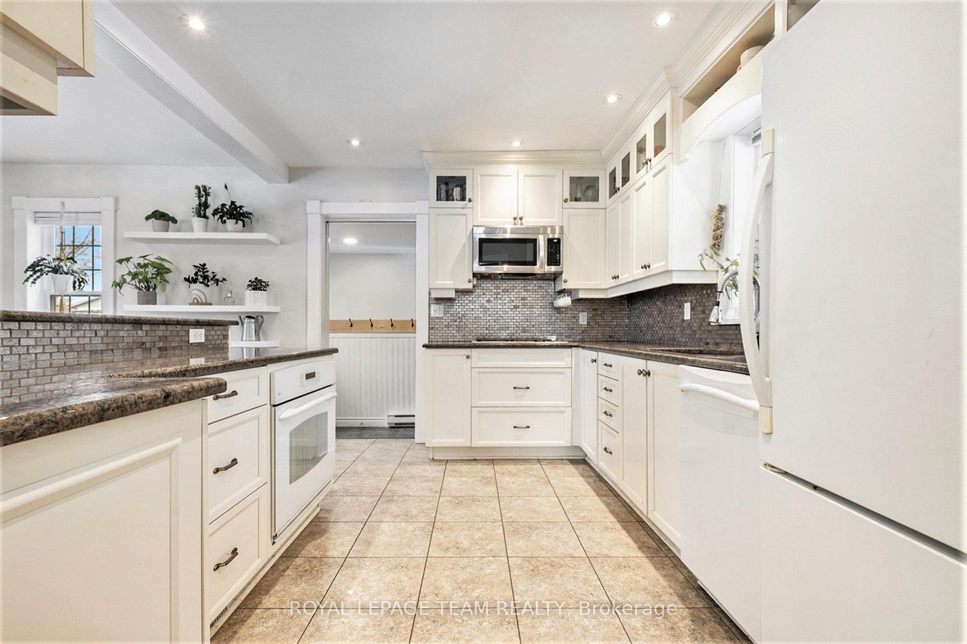 Photo 12 of 535 Albert Street, North Dundas, Winchester — HOMEH