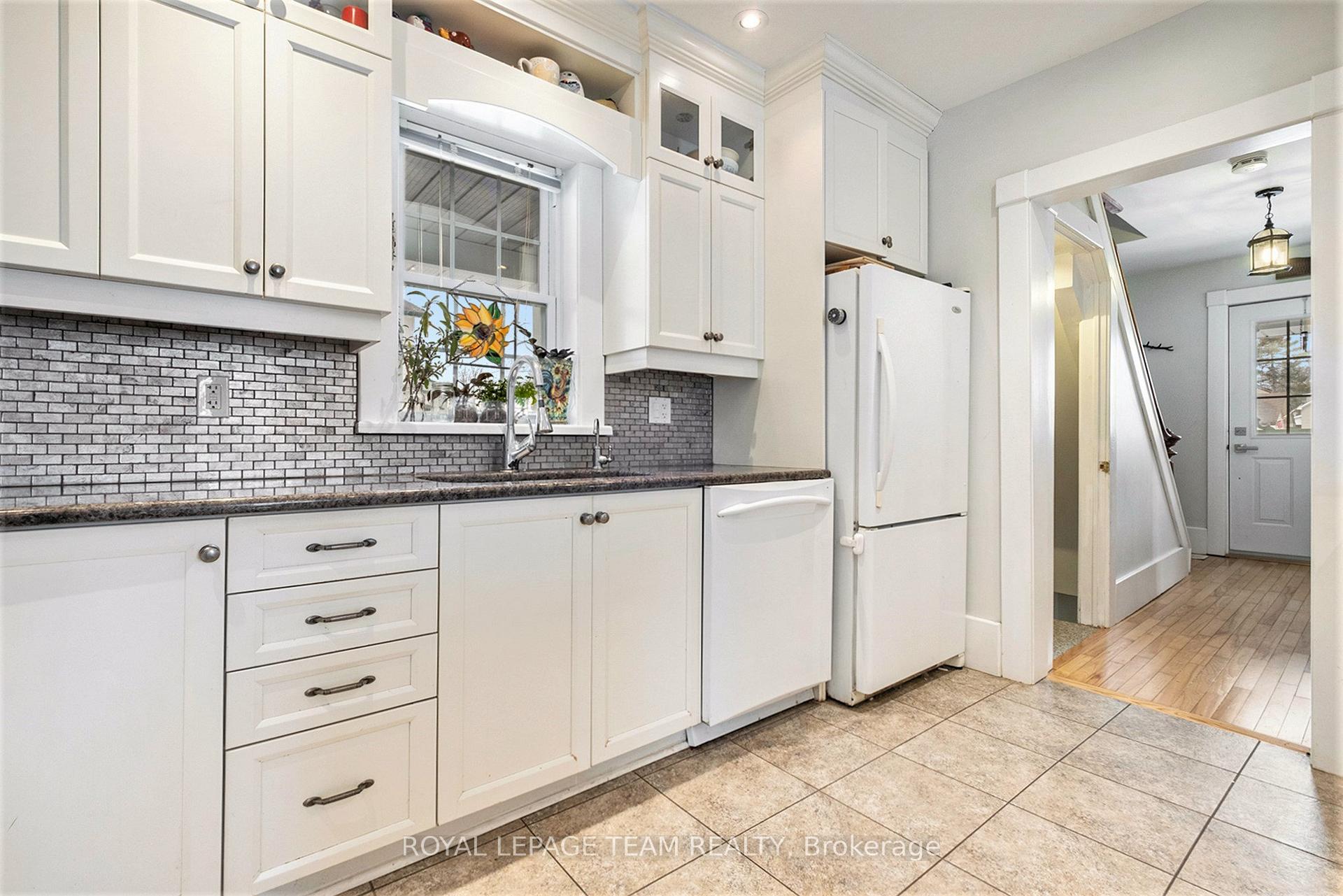 Photo 13 of 535 Albert Street, North Dundas, Winchester — HOMEH