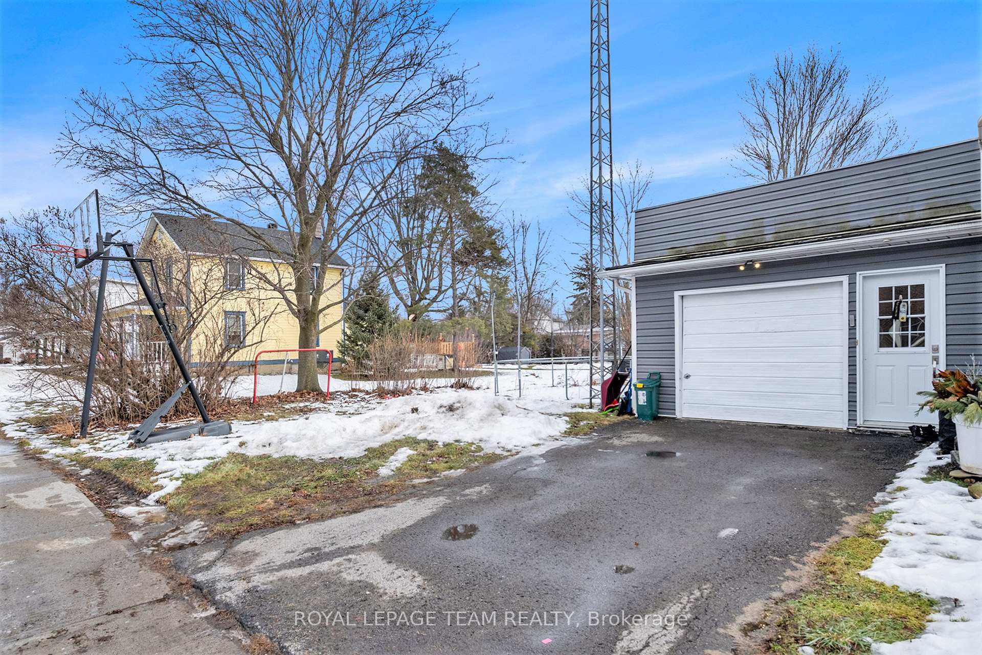 Photo 25 of 535 Albert Street, North Dundas, Winchester — HOMEH