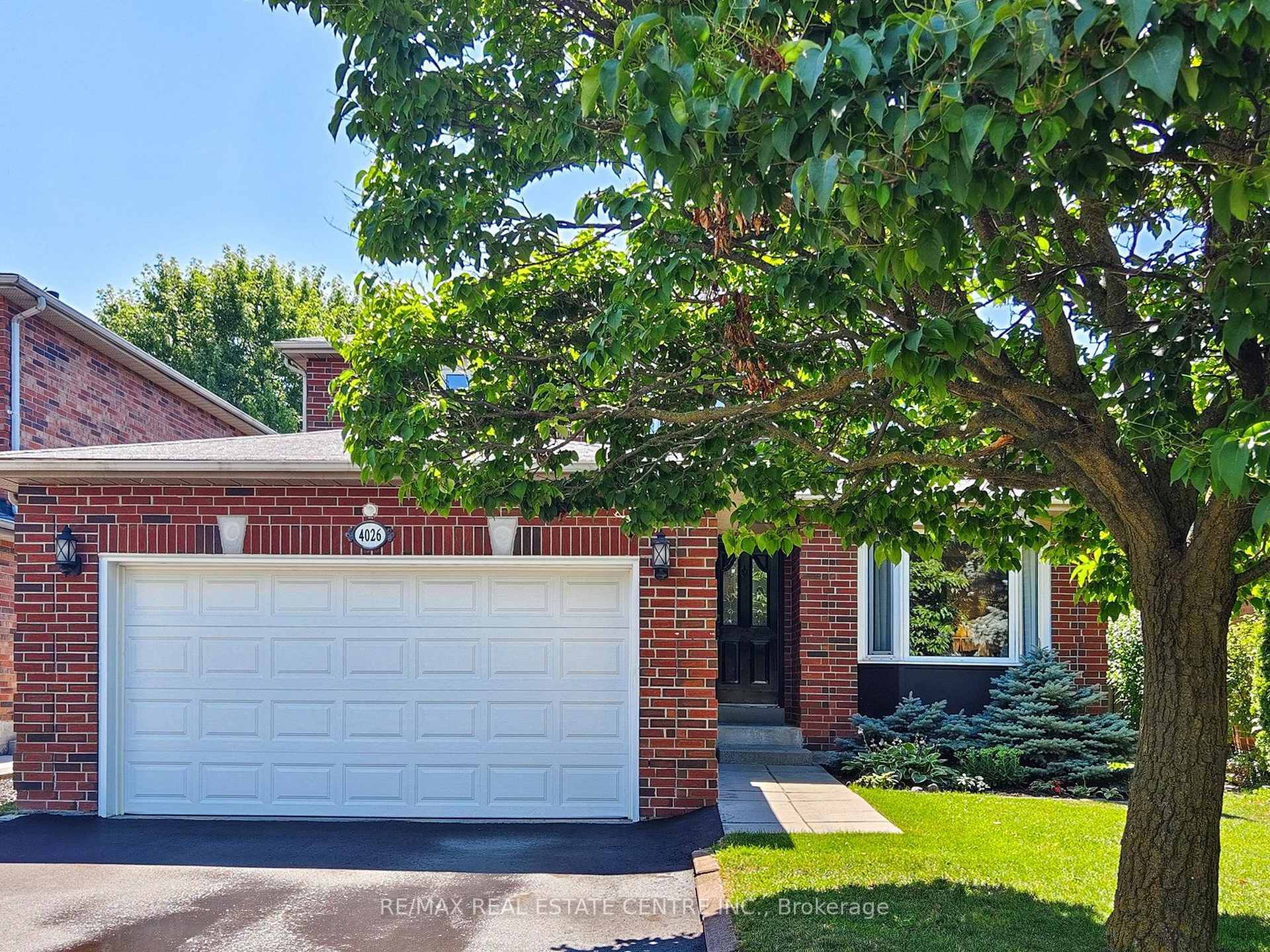 Photo 2 of 4026 Renfrew Crescent, Mississauga, Erin Mills — HOMEH